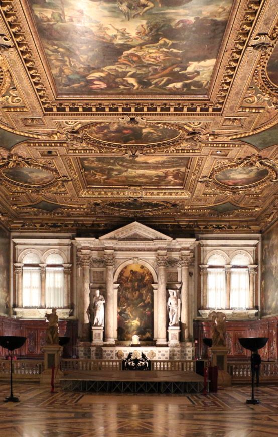 La Polifonica Benedetto Marcello canta il Requiem di Mozart alle ore 21 di sabato 6 aprile 2019 nella sala della Scuola Grande di San Rocco a Venezia